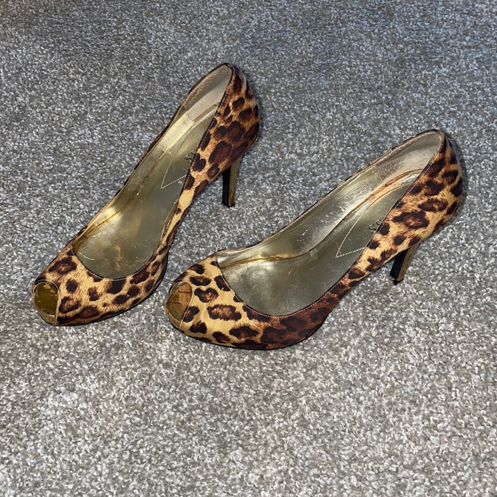 GUESS high heels